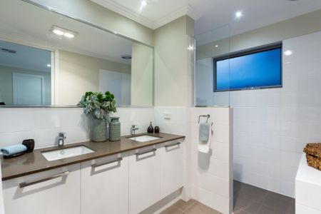 mt-claremont-ensuite.jpg